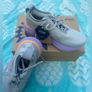 Gel nimbus ASICS shoe!!! NEW W TAGS!!!